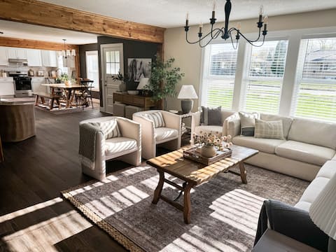 Cozy home, Central Location, King Bed