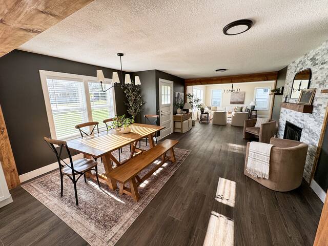 Cozy home, Central Location, King Bed gallery image 2