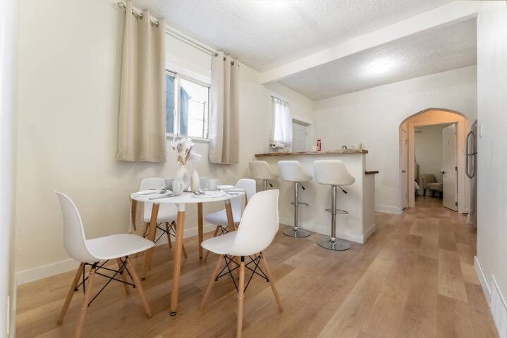 Modern & Cozy: 4Bed 2Bath Home (8 guests max.) gallery image 3