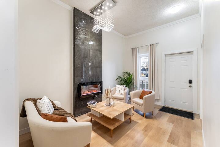 Modern & Cozy: 4Bed 2Bath Home (8 guests max.) gallery image 2