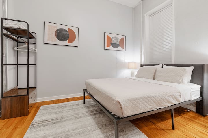 Huge 4 Bedroom, 2 Bath + Yard gallery image 4