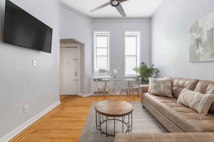 Huge 4 Bedroom, 2 Bath + Yard gallery image 3