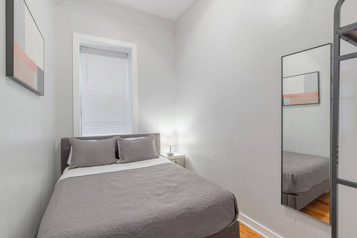 Huge 4 Bedroom, 2 Bath + Yard gallery image 5