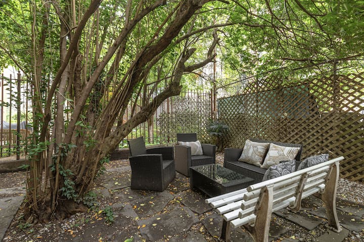 Huge 4 Bedroom, 2 Bath + Yard gallery image 2