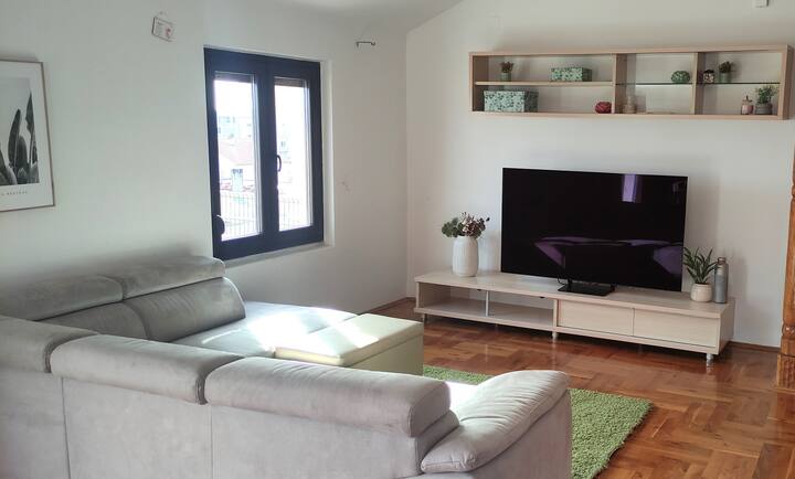 Spacious Apartment With A Beautiful View - Zadar