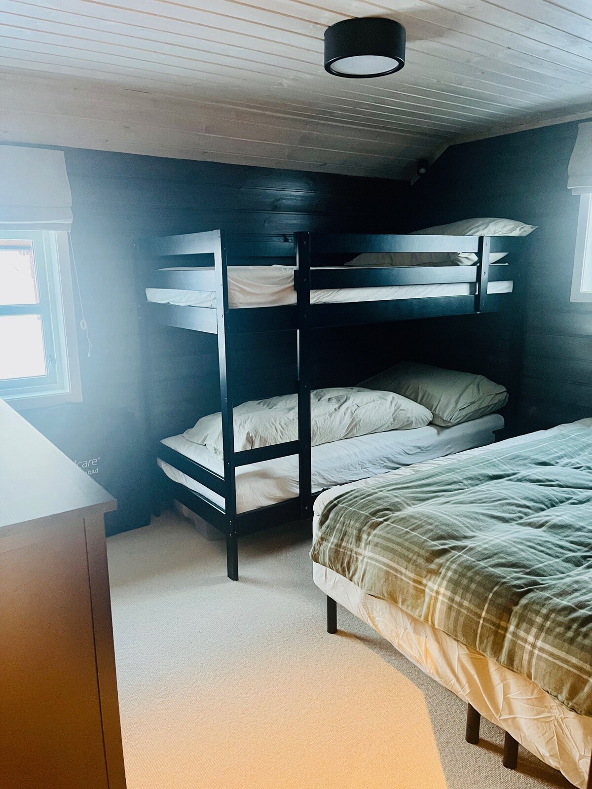 Lit double de 160 cm de large et 200 cm de long. Lit en file d'attente de 90 cm de large et 200 cm de long. 