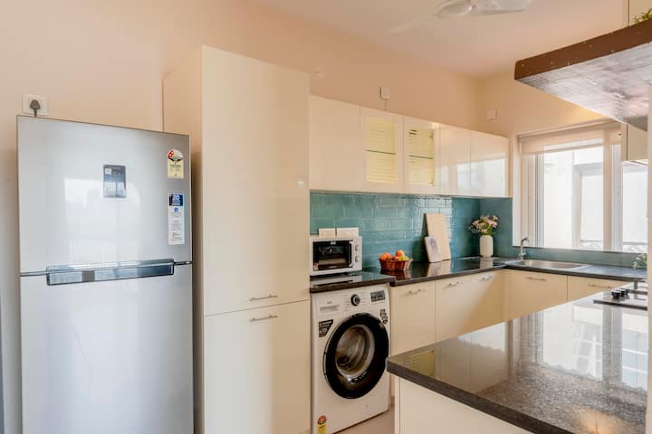 Full kitchen image 2