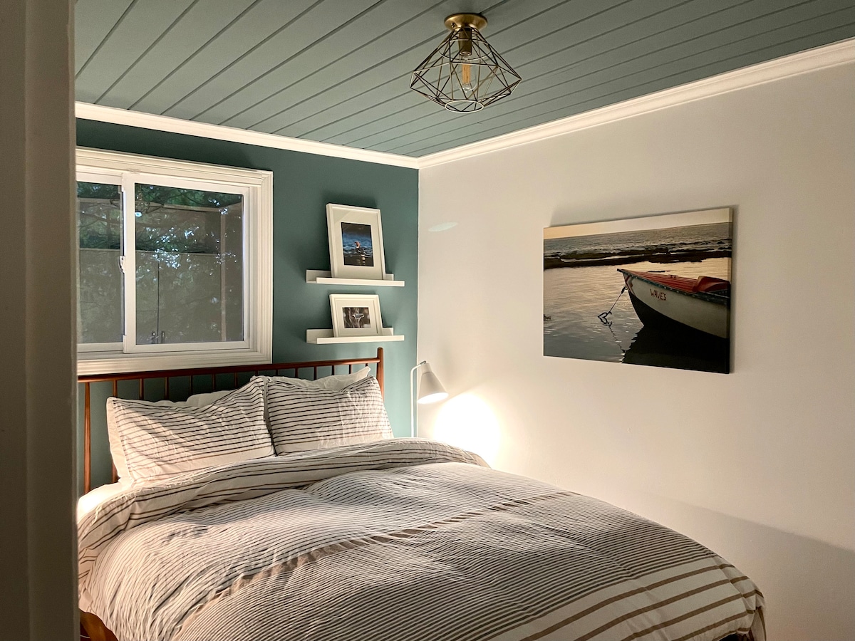 The cozy second bedroom with queen bed.
