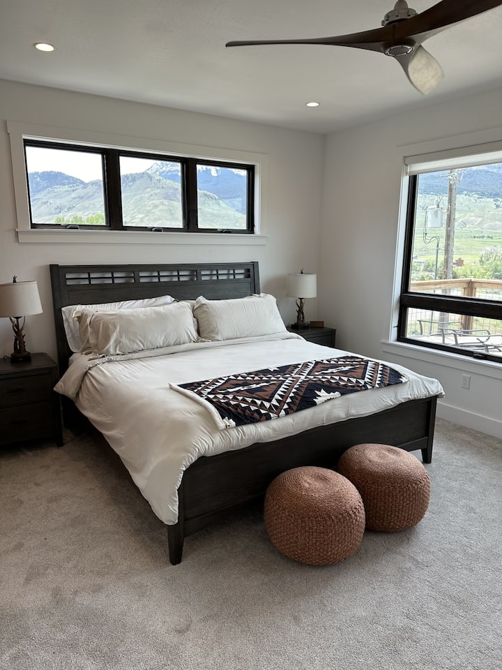 加大双人床，主卧