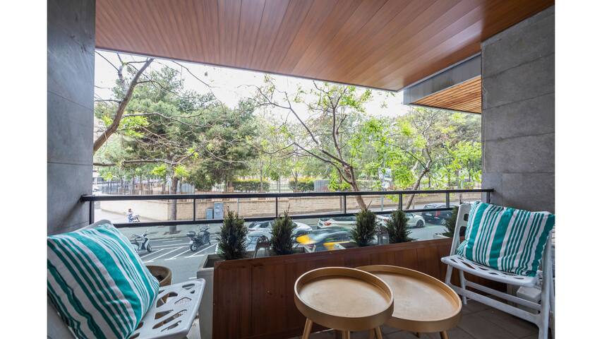 Family Apt up to 10 in Turo Park (terrace & pkg) gallery image 3