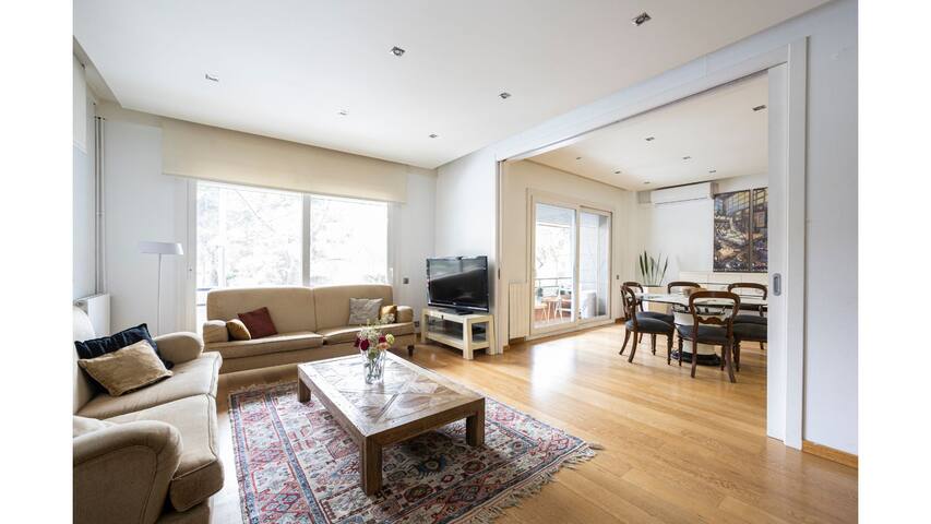 Family Apt up to 10 in Turo Park (terrace & pkg) gallery image 4