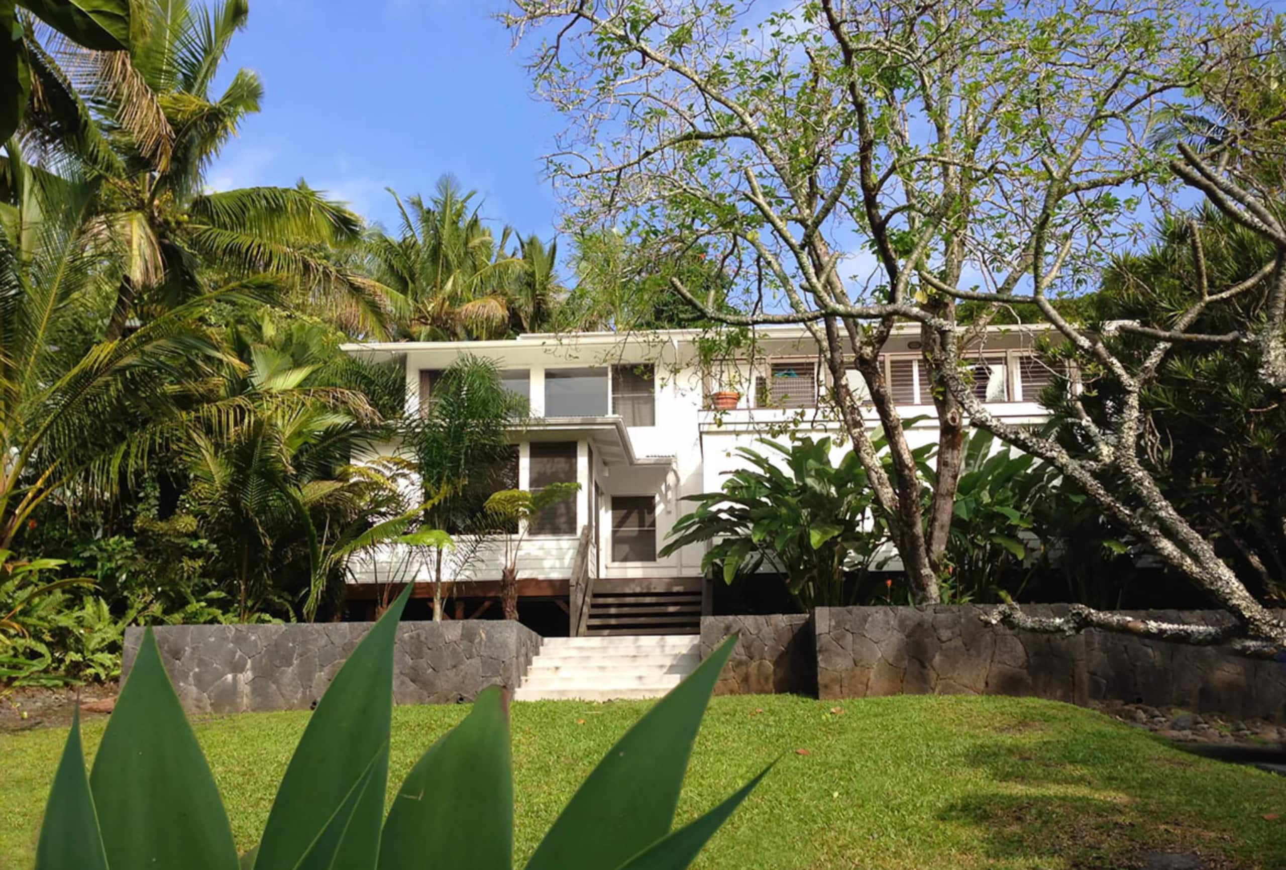 Home in Pahoa · ★4.86 · 4 bedrooms · 5 beds · 3 baths - Image 1