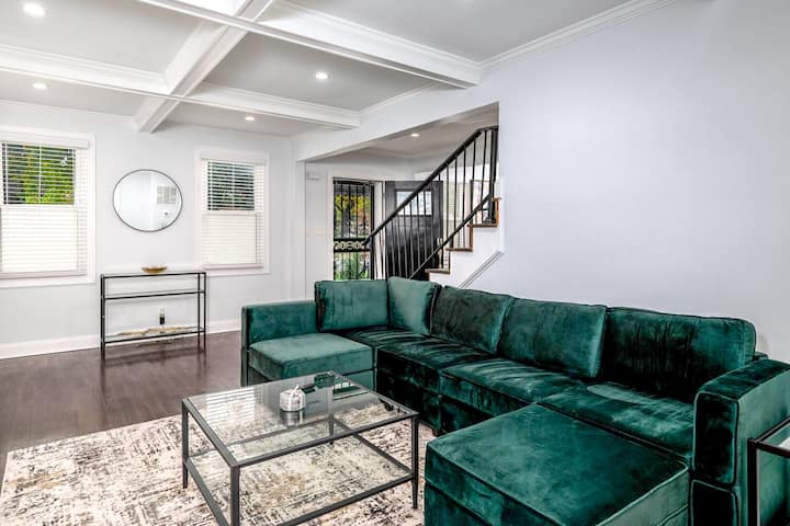 10 Min To Umd | 5bd/2.5ba Free Parking - 20 Min Dt - Hyattsville, MD