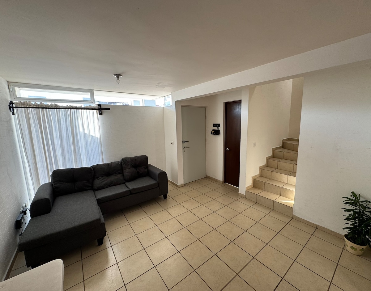 Anuncio de Airbnb popular: House with 2 comfortable bedrooms. Spacious en San Pablo