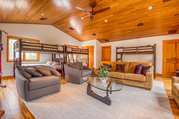 The perfect room for children! Three bunk beds, so six beds to accommodate young and old alike! The room has a TV and games!