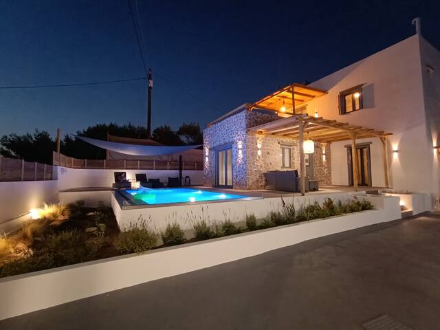 Vilianna Milos gallery image 4