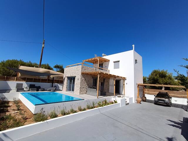 Vilianna Milos gallery image 3