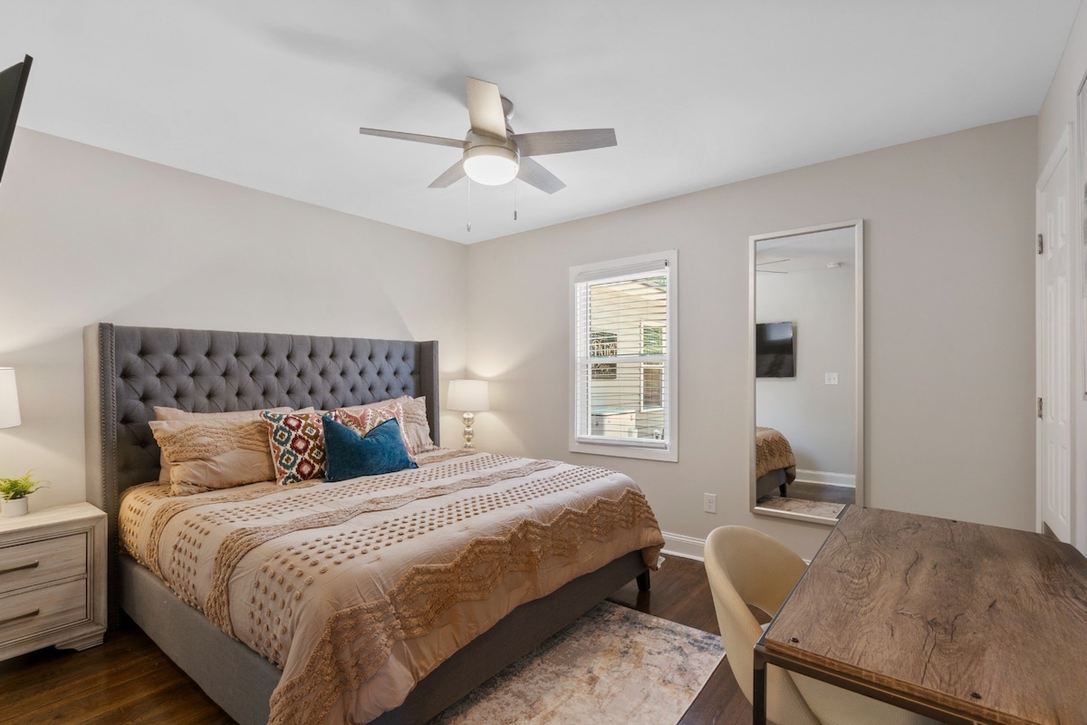 Საწოლი King Smart TV-ით.