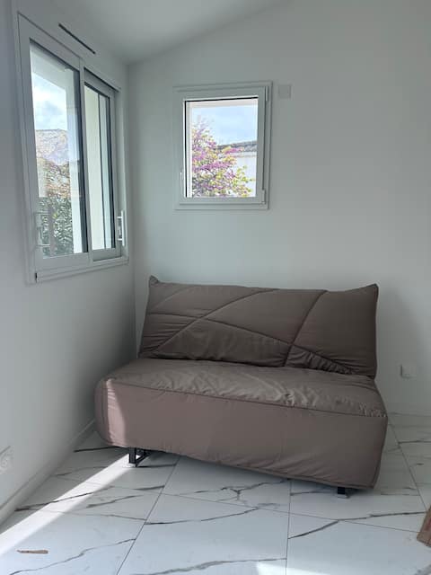 Successful Airbnb property: New studio 2 steps from the beach in La Tranche Sur Mer
