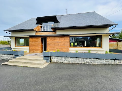 Huge 15-room villa of 300m² near Rosaires beach