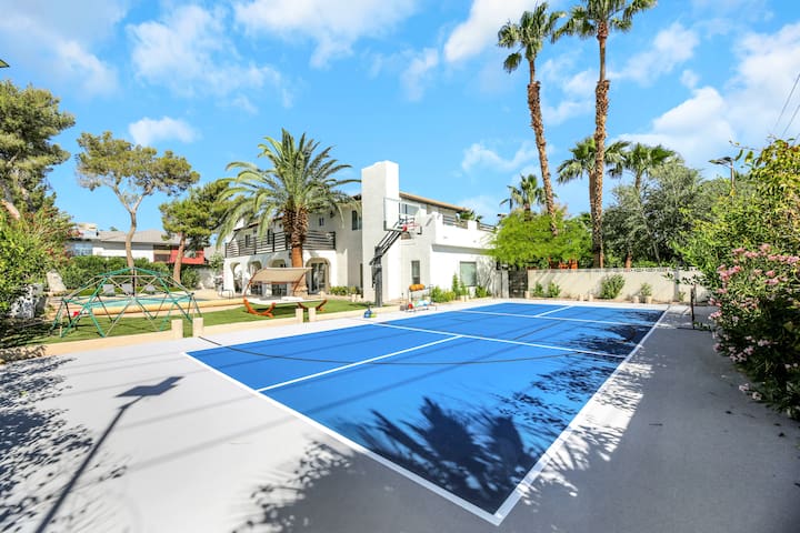 Ultimate Family Getaway Pickleball Heated Pool