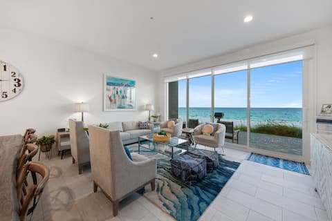 Beachfront Destin Retreat | Rooftop Pool | Slps 16