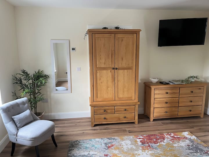 Rose Cottage Farm
Private Unit-1 Km To Town Center - Westport