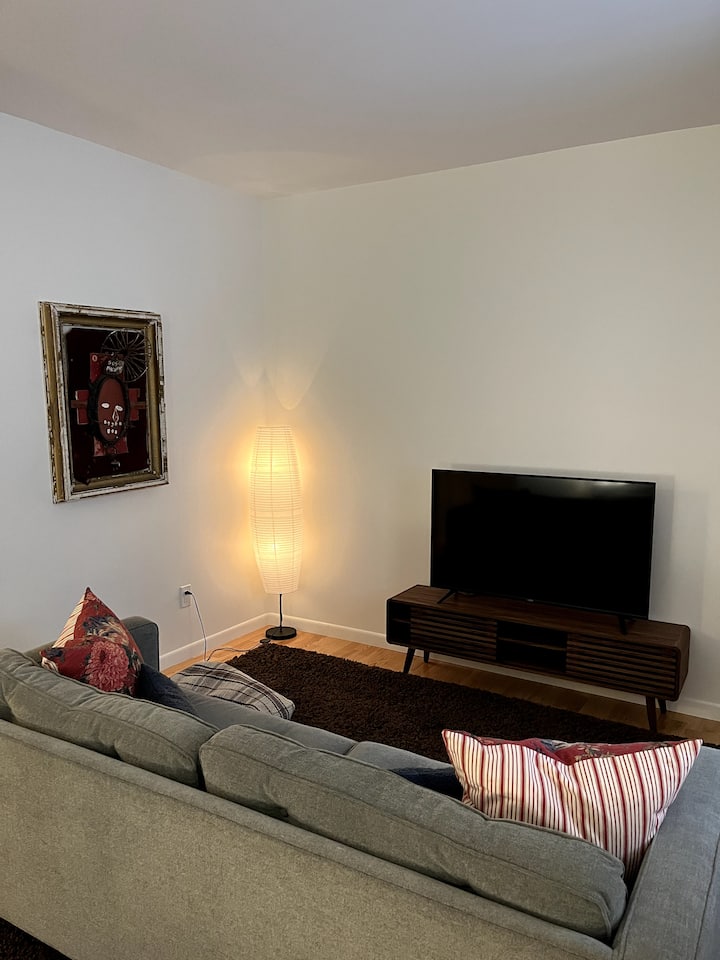 Cozy & Quaint 2-bedroom On Catskill's Main Street - Catskill, NY