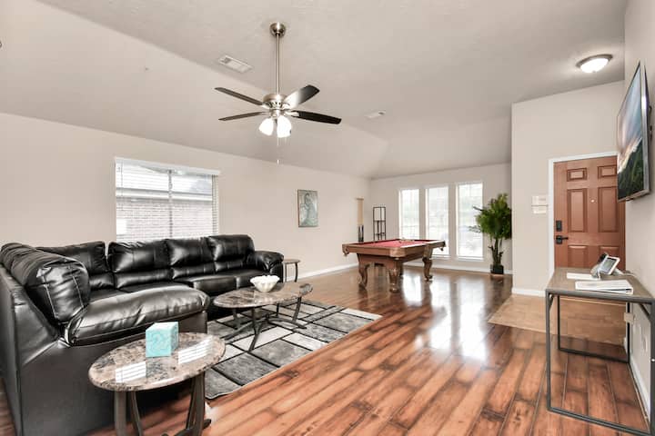 Charming House With Pool & Spa In Quiet Nice Area - Tomball, TX