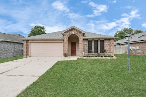 Charming house with pool & spa in quiet nice area