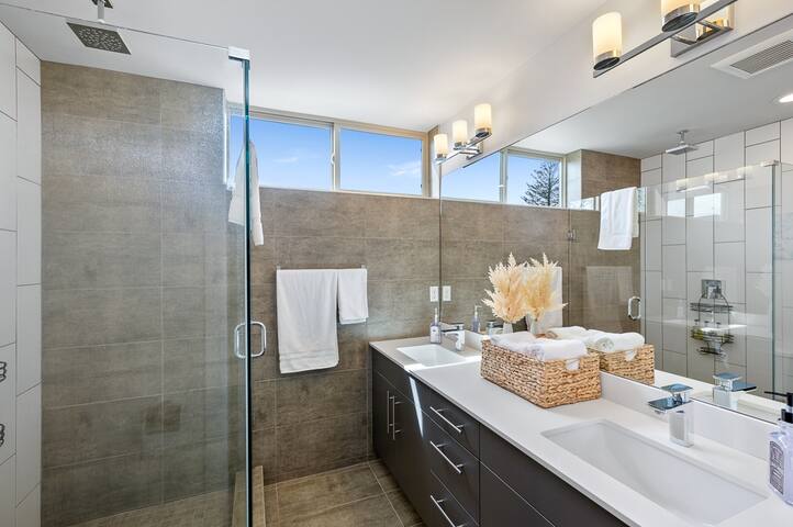 Heart of CapHill, Space needle view, Free parking gallery image 5