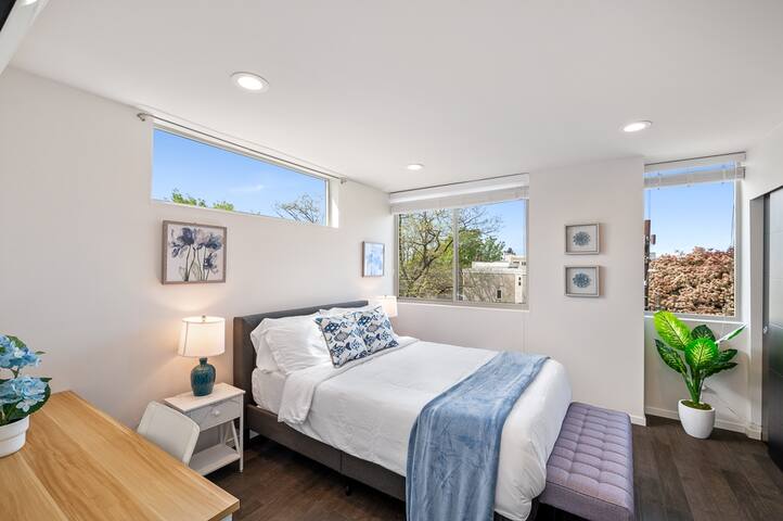 Heart of CapHill, Space needle view, Free parking gallery image 3