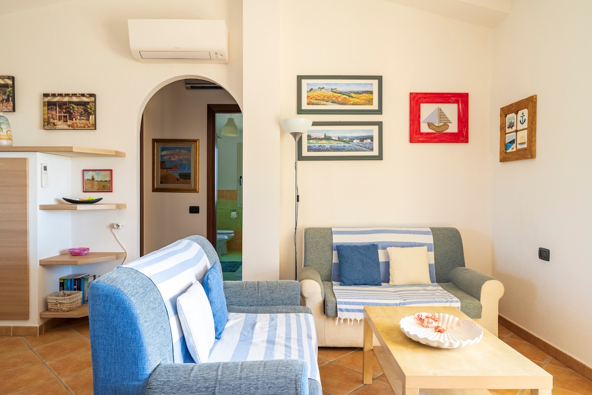 Top Airbnb: from Silvia - park for free a short walk from the sea in Orosei
