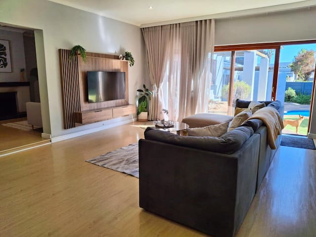 Entire home in Flamingo Vlei, Blouberg