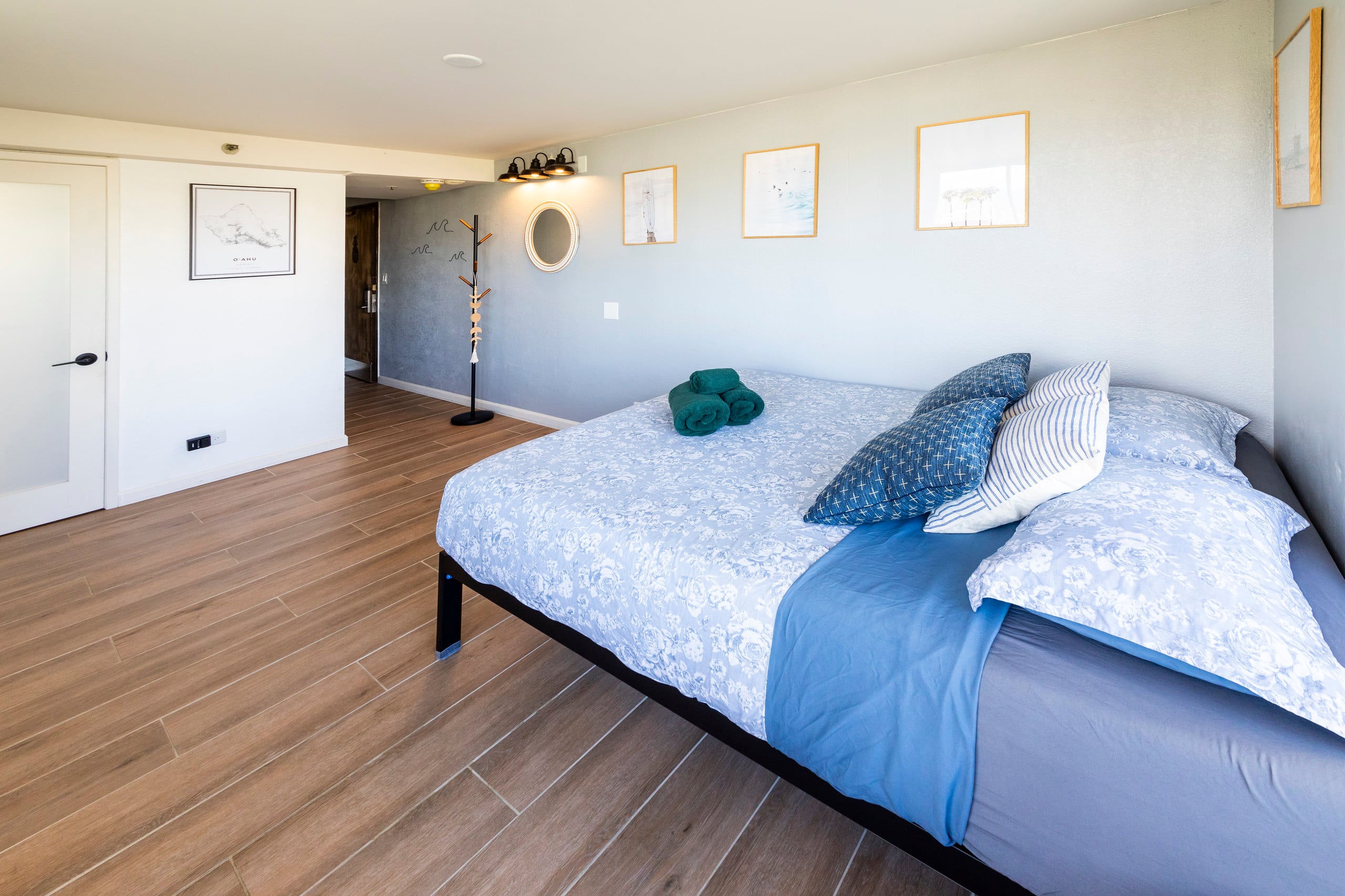 Condo in Honolulu · ★4.74 · Studio · 1 bed · 1 private bath - Image 7