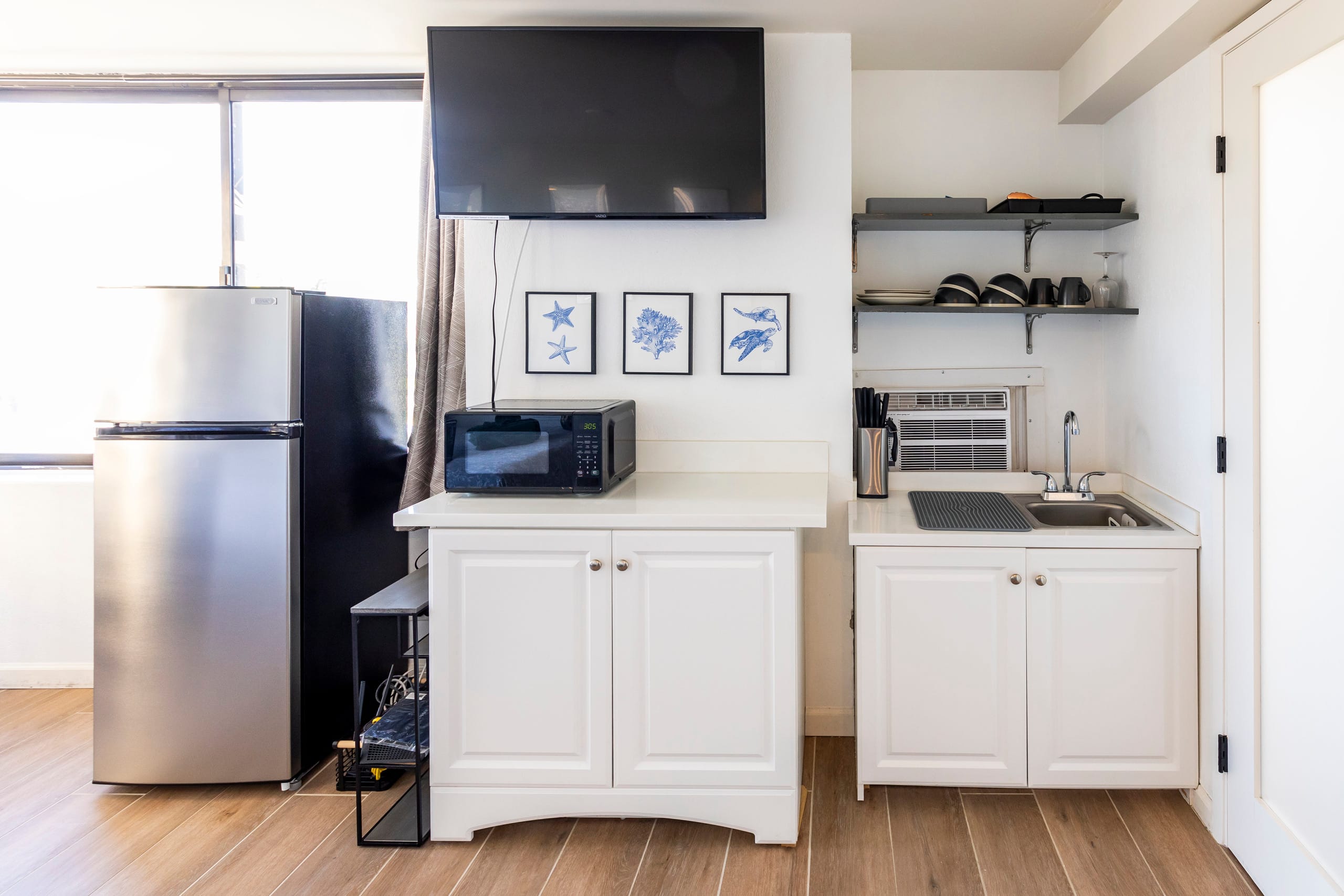 Condo in Honolulu · ★4.74 · Studio · 1 bed · 1 private bath - Image 1
