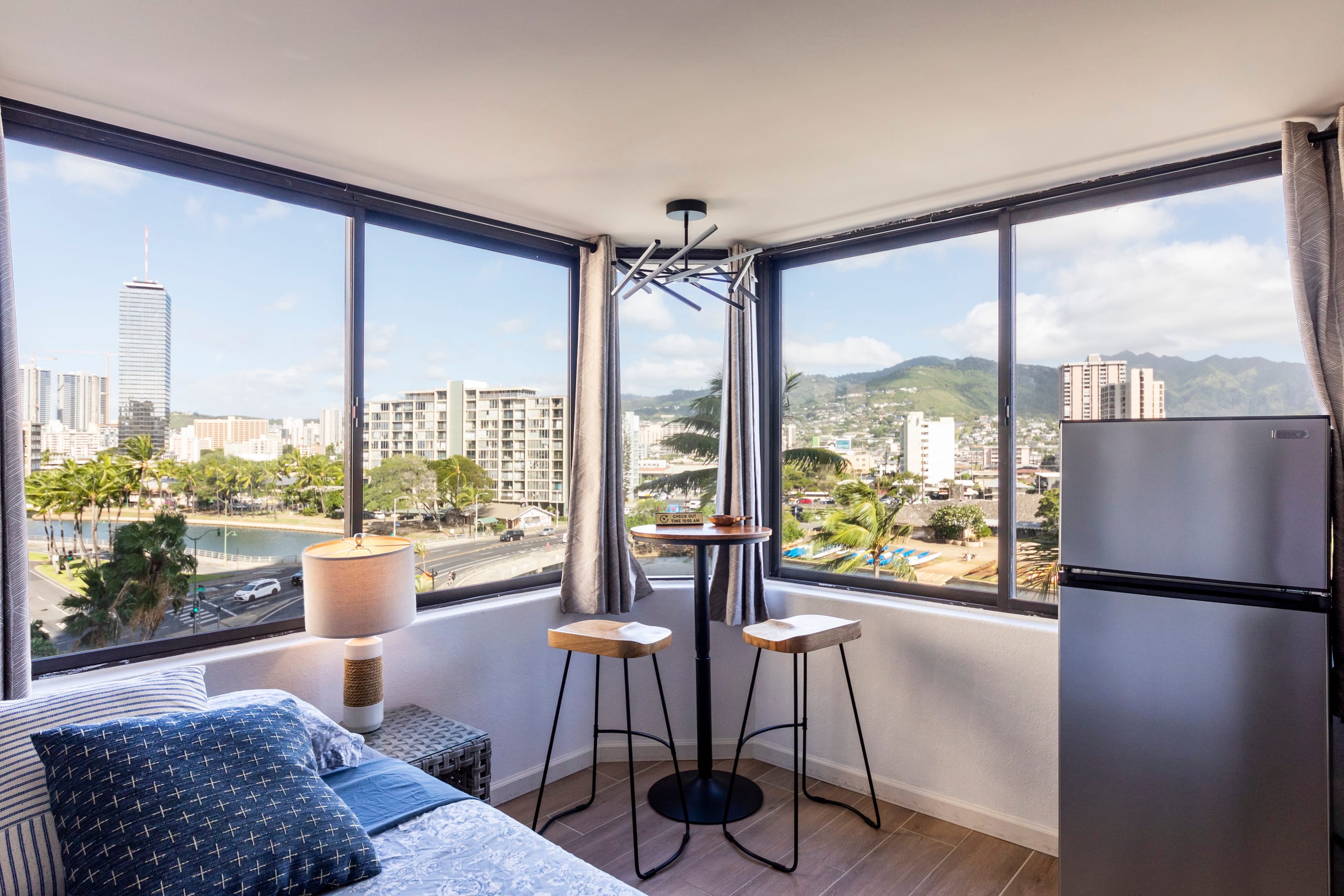 Condo in Honolulu · ★4.74 · Studio · 1 bed · 1 private bath - Image 3