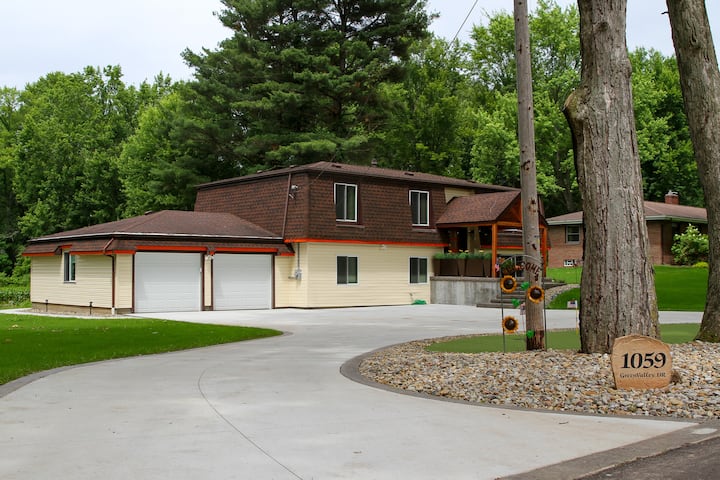 That 70s home in PLX~ Hidden Speak Easy in Akron, Ohio, United