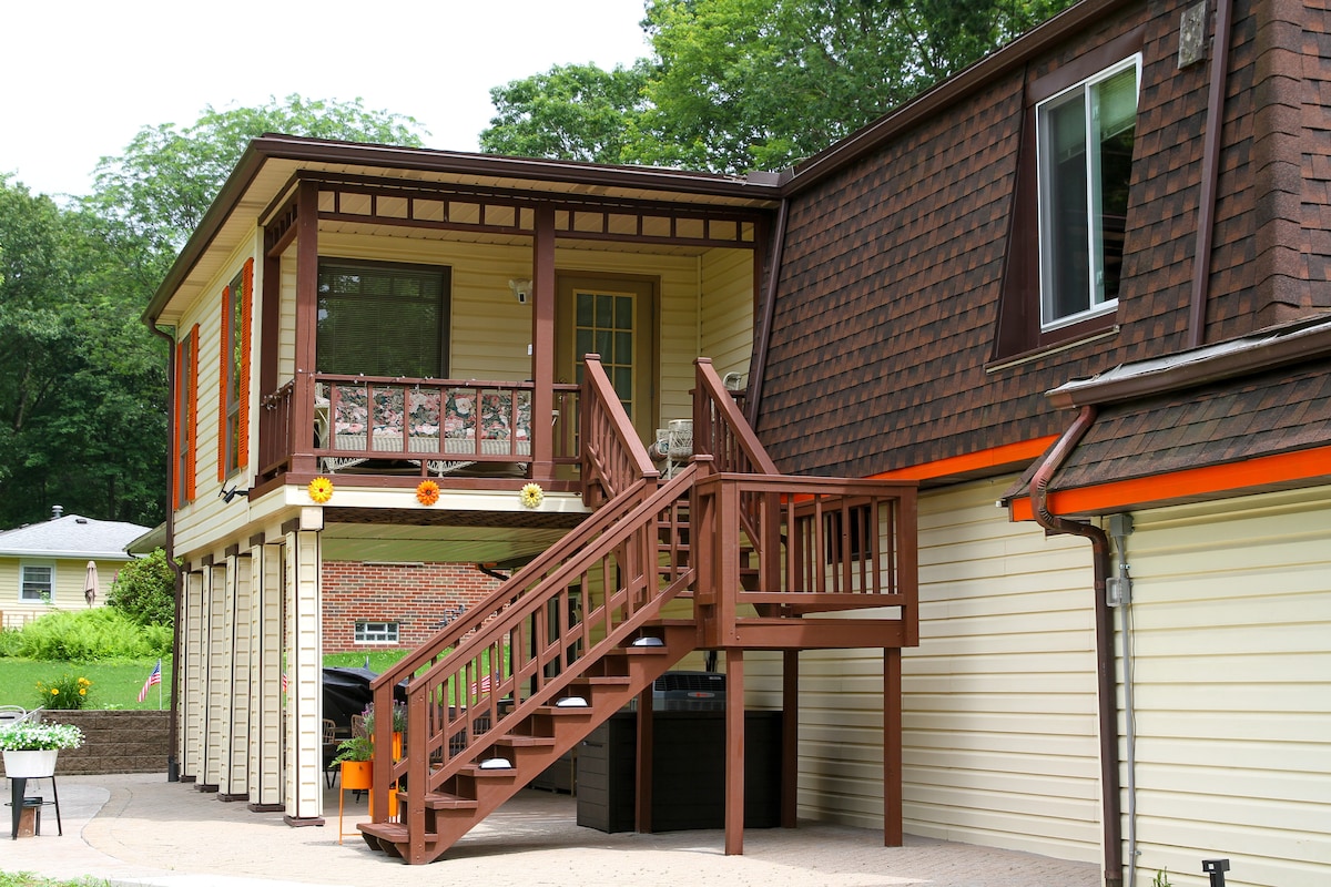 That 70s home in PLX~ Hidden Speak Easy in Akron, Ohio, United