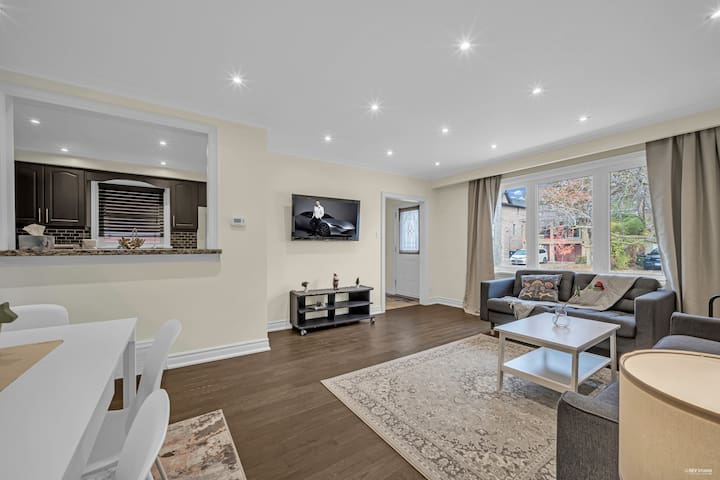 Luxury Single Level 3BR Home with 2 Parking