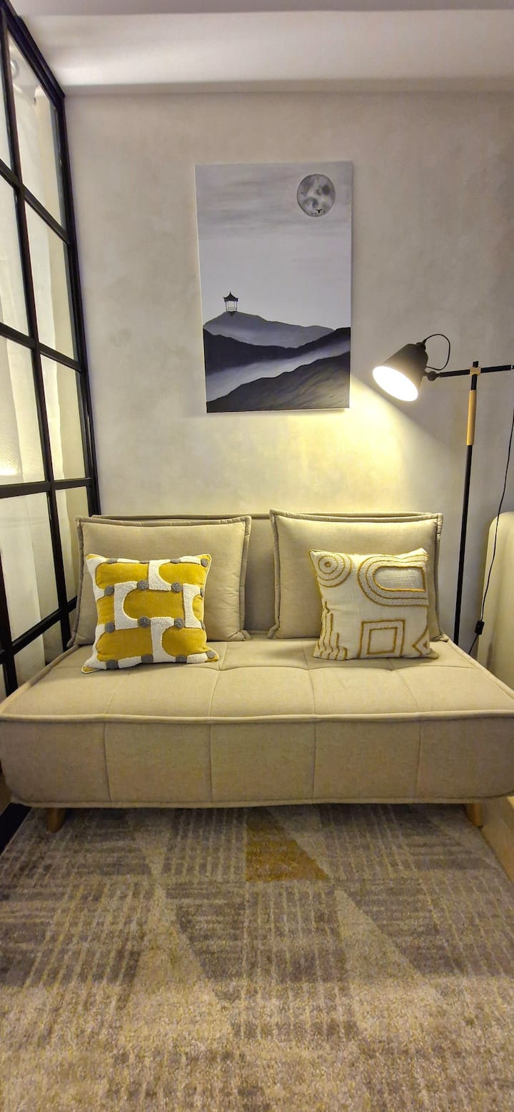 Your Suite Escape 
Disney+ Netflix Queen Bed - Quezon City