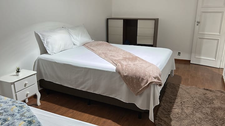 هذه الغرفة هي جناح وتشمل الغرفة: حمام كامل 1