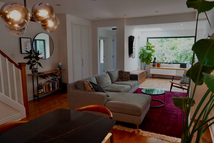 Sunlit 3-bdm Beach House w crib and free parking gallery image 4