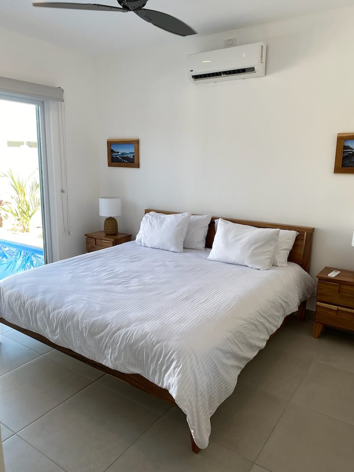 king size bed.