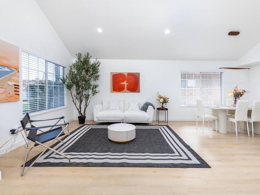 September Promotion  Cozy House in Ontario