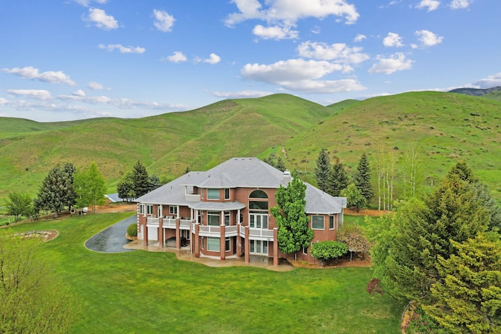 Morgan View Manor w/9 Bedrooms
