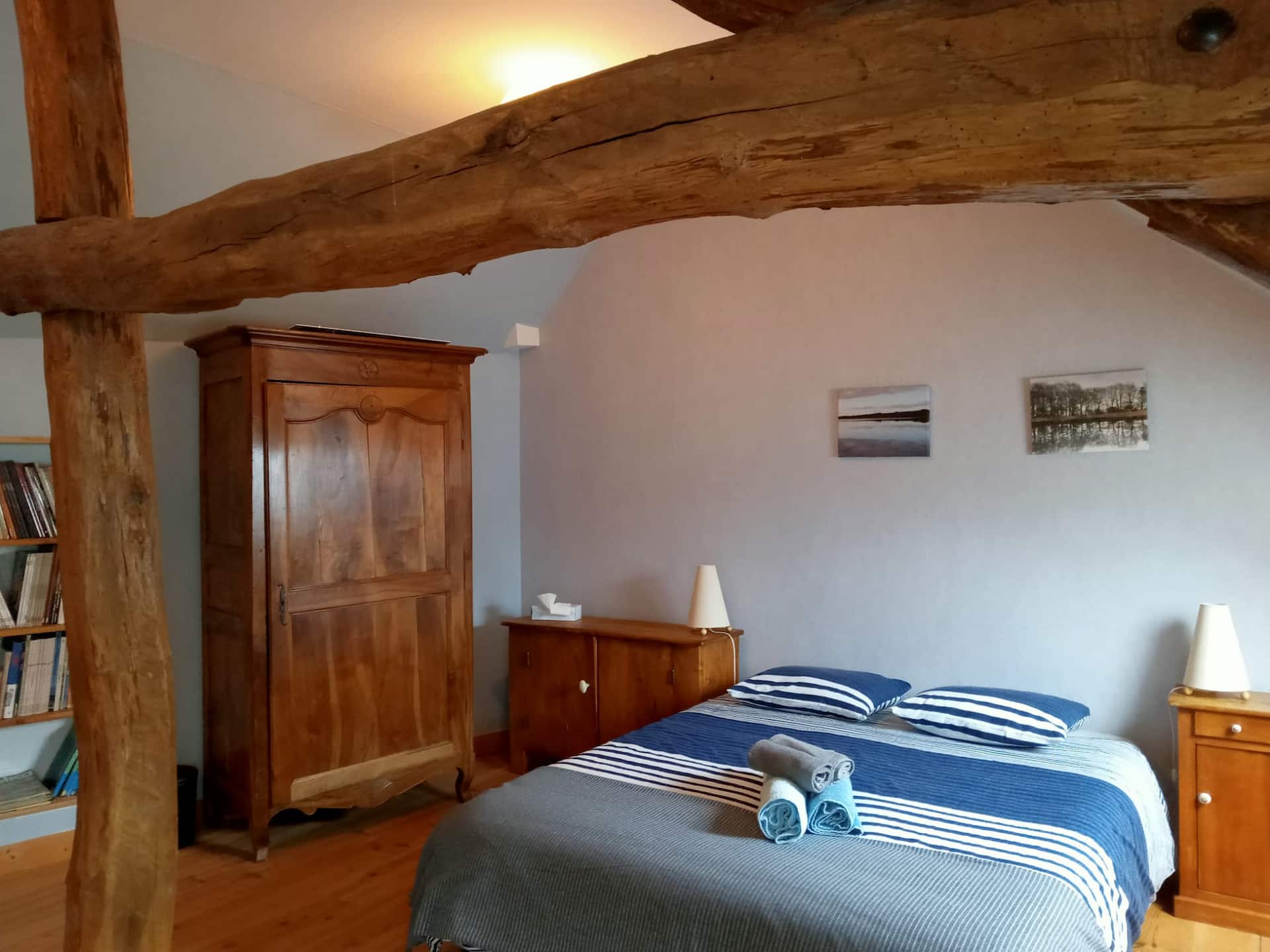 Chambre 1 — lit queen-size