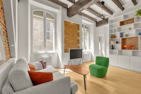 Popular Airbnb listing: L'Alcôve Dalbade, a getaway in the heart of Toulouse in Toulouse