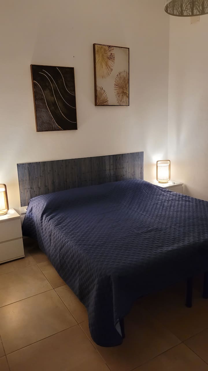 dhomë gjumi dopio me mundësinë për t 'u shndërruar në 2 krevate tek - Dritarja ka një rrjetë mushkonjash dhe një qepen