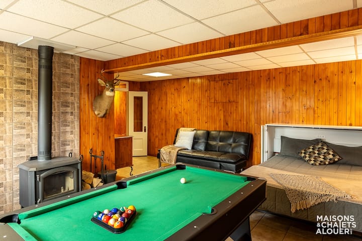 Включени са също: дърва за огрев, дъска за дартс, джобен комплект.